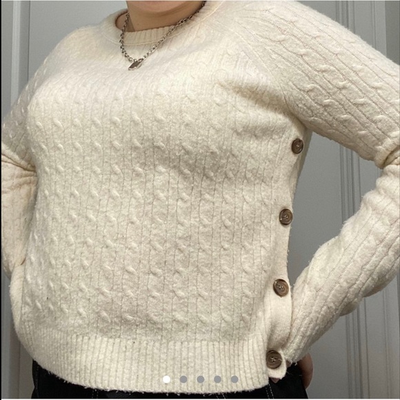 Cable knit sweater! - Picture 1 of 4